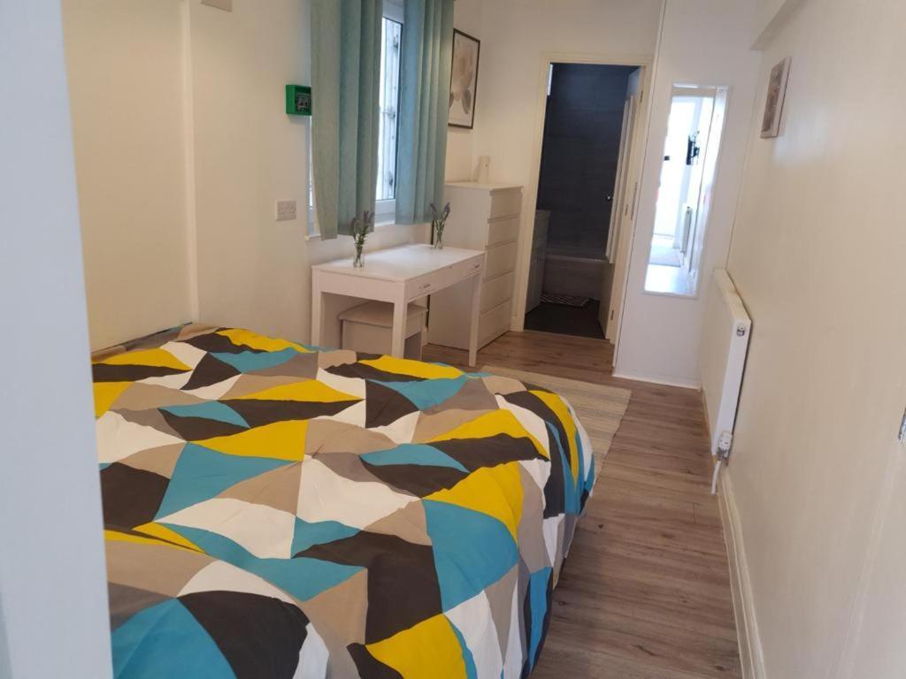 Star London Brent Street Cosy 1-Bed Hideaway Apartment Hendon Exterior foto